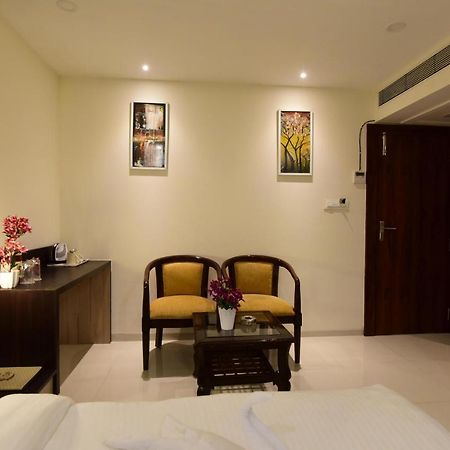 Hotel Dayal Shree Paradise Bhopal Bagian luar foto