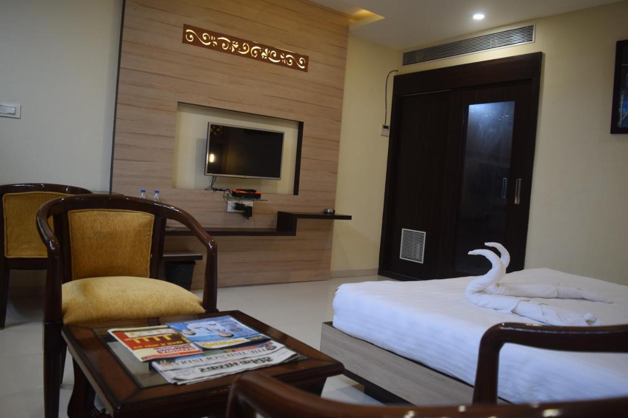 Hotel Dayal Shree Paradise Bhopal Bagian luar foto