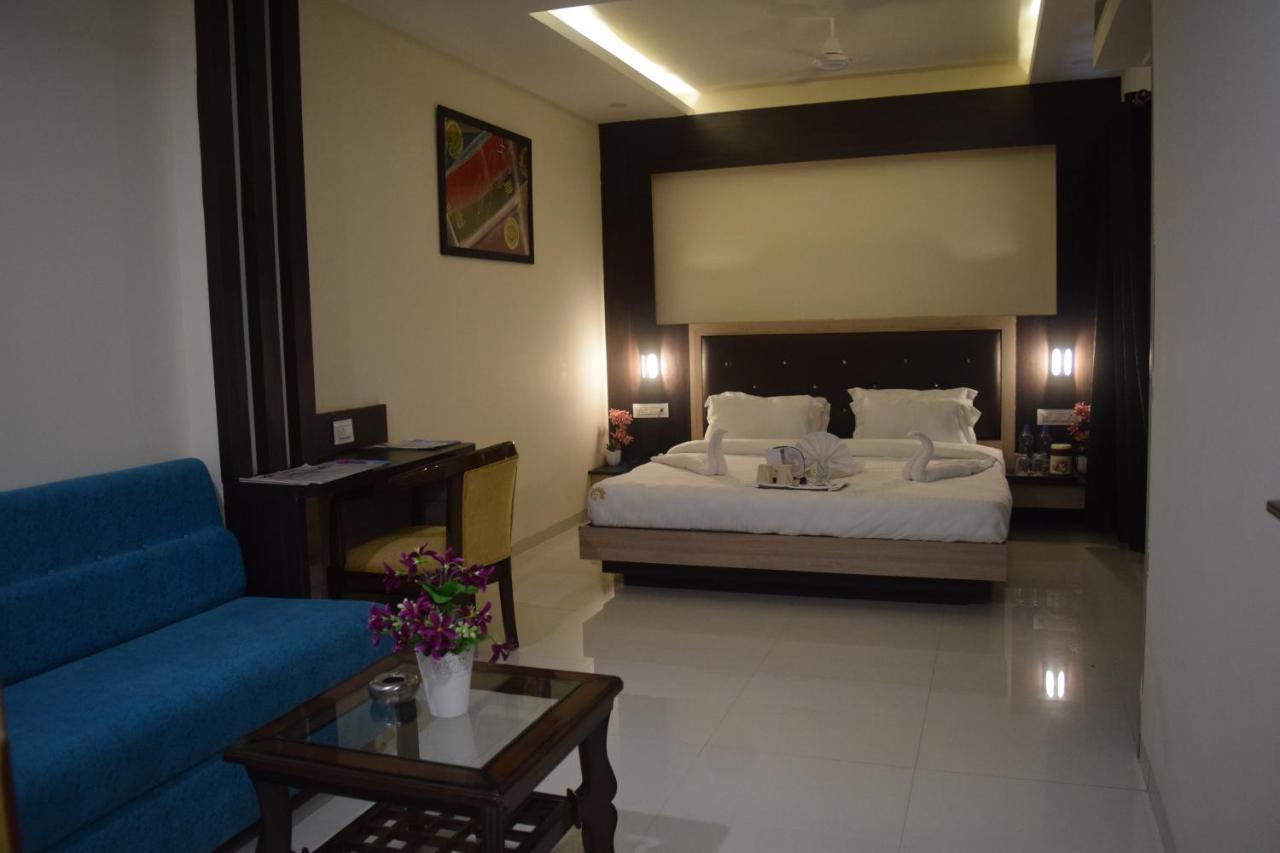 Hotel Dayal Shree Paradise Bhopal Bagian luar foto
