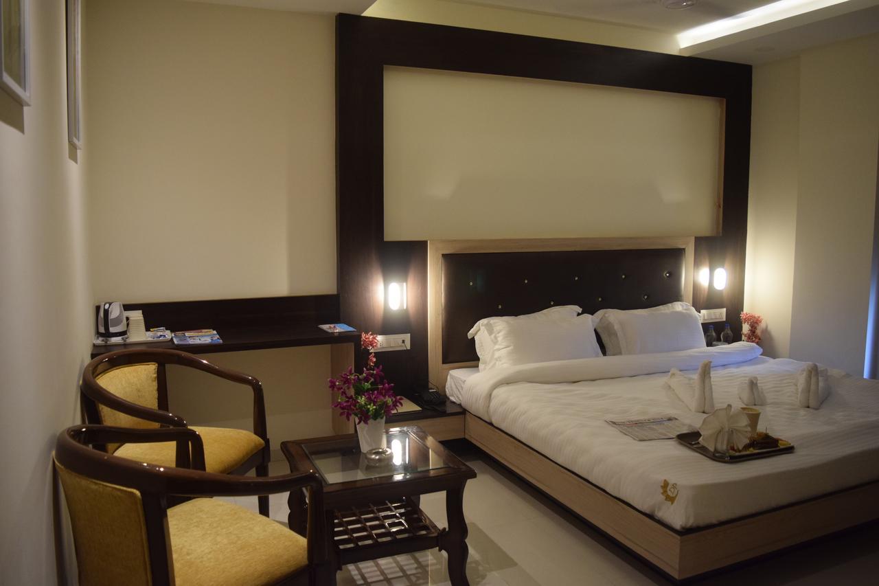 Hotel Dayal Shree Paradise Bhopal Bagian luar foto
