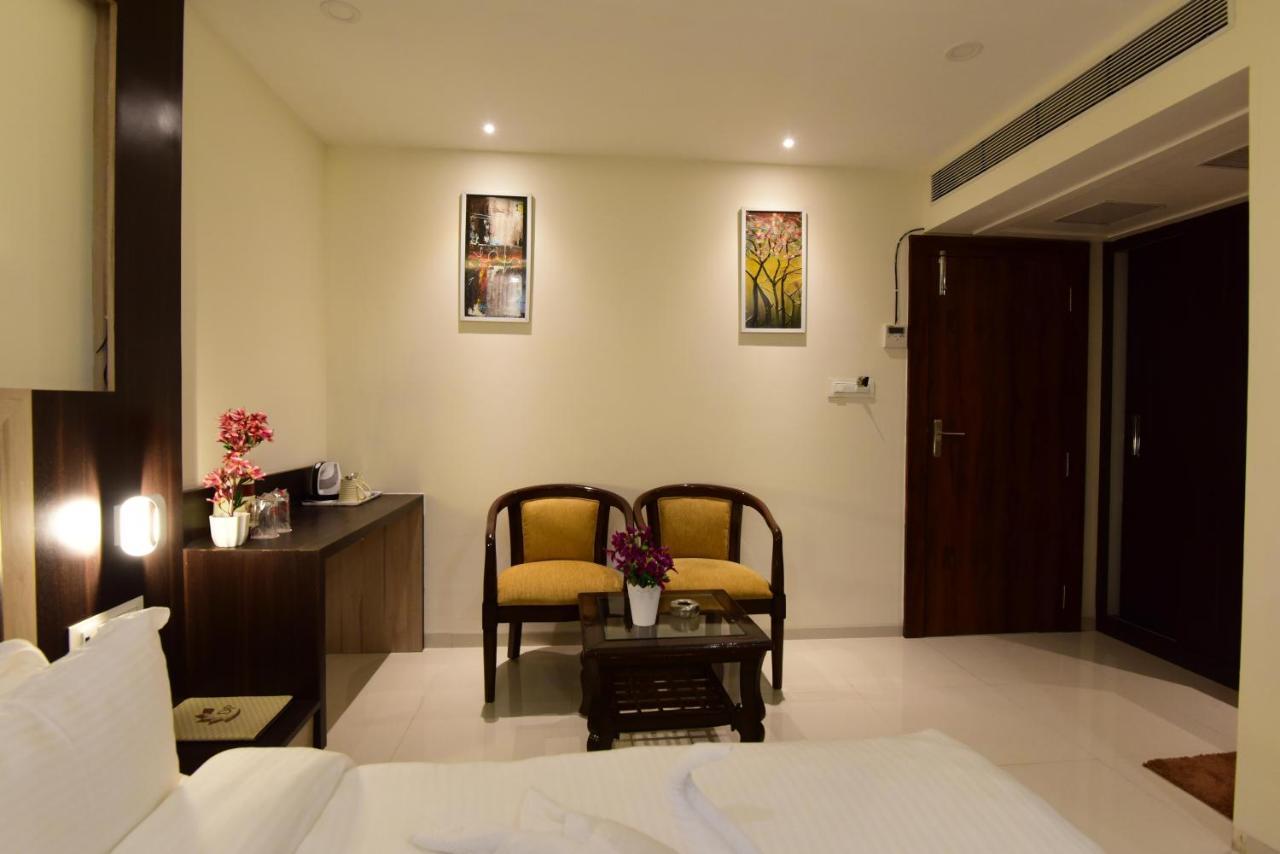 Hotel Dayal Shree Paradise Bhopal Bagian luar foto