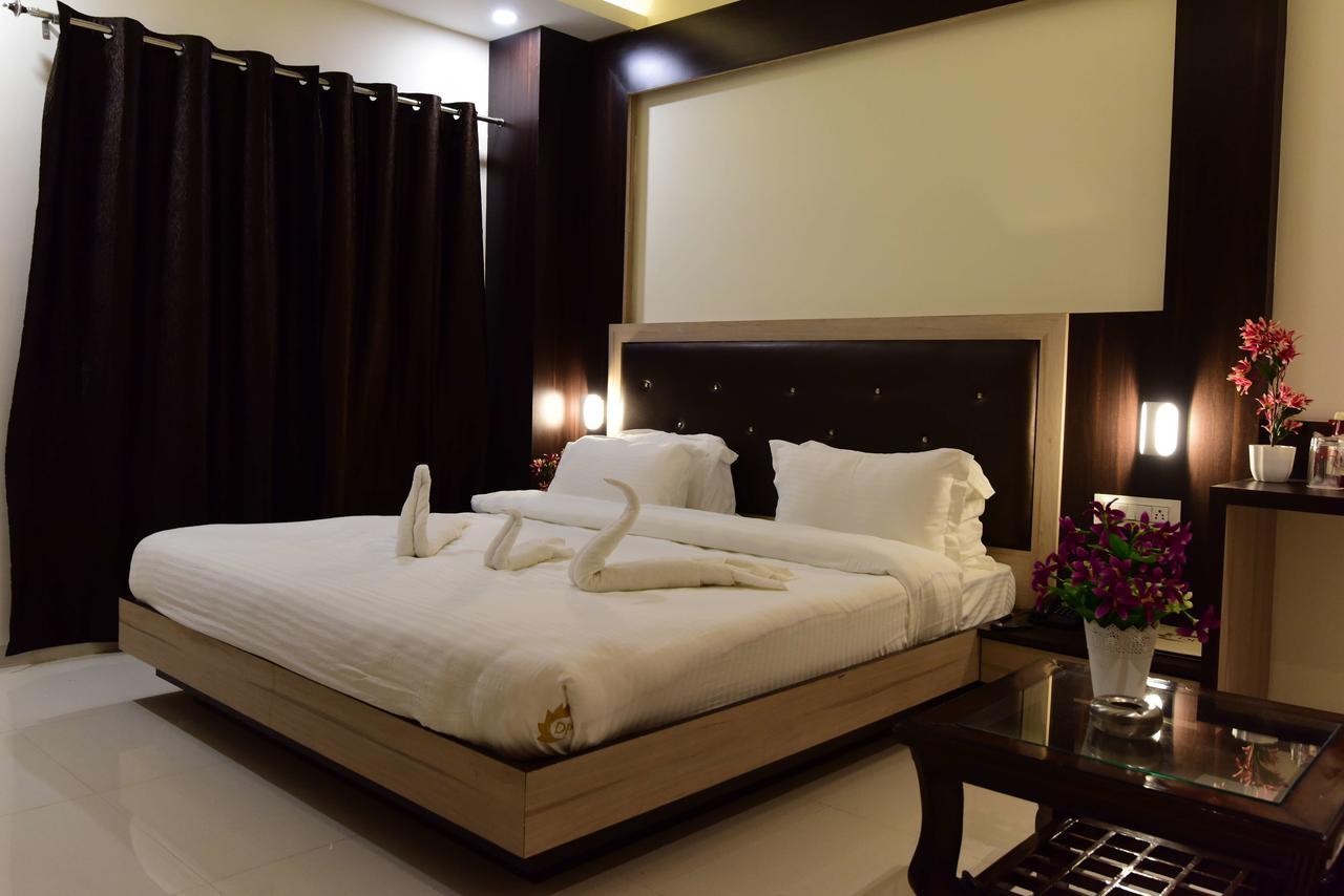 Hotel Dayal Shree Paradise Bhopal Bagian luar foto
