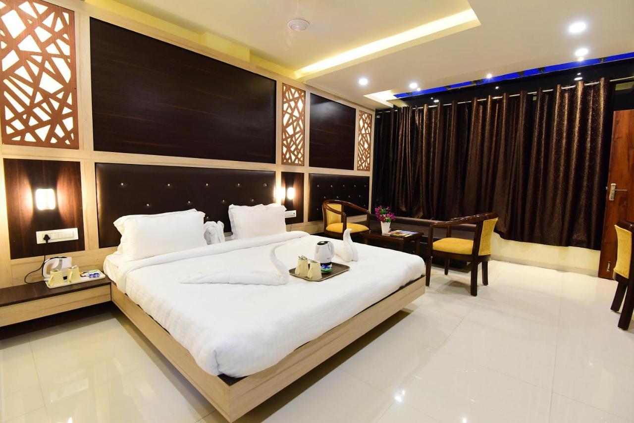 Hotel Dayal Shree Paradise Bhopal Bagian luar foto