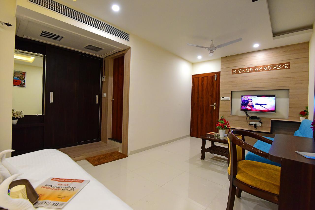 Hotel Dayal Shree Paradise Bhopal Bagian luar foto